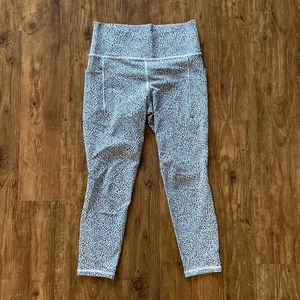 ❌sold❌ Athleta Salutation Stash Pocket II Textured Light. Size Medium